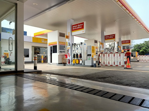 SPBU Shell Ciledug, Gas Station | We provide Indonesia infrastructure map on various property sectors and data. Access property listings, infrastructure developments, news, and valuable transaction data for informed decisions.