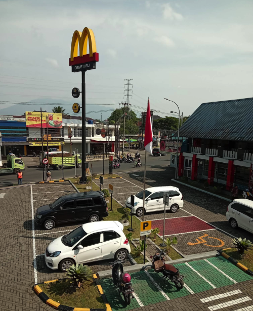 McDonald's Djuanda Tasikmalaya, Stand Alone Retail | We provide Indonesia infrastructure map on various property sectors and data. Access property listings, infrastructure developments, news, and valuable transaction data for informed decisions.