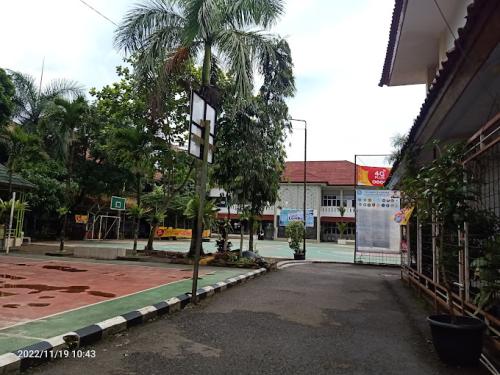 Al Muttaqin Junior High School, Private School | We provide Indonesia infrastructure map on various property sectors and data. Access property listings, infrastructure developments, news, and valuable transaction data for informed decisions.