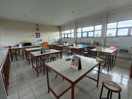 BPK Penabur Senior High School, Private School | We provide Indonesia infrastructure map on various property sectors and data. Access property listings, infrastructure developments, news, and valuable transaction data for informed decisions.