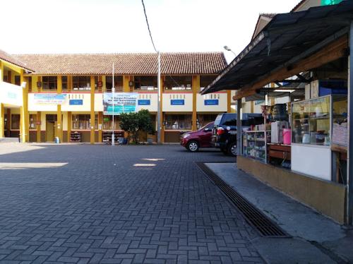 Ibadurrohman Junior High School, Private School | We provide Indonesia infrastructure map on various property sectors and data. Access property listings, infrastructure developments, news, and valuable transaction data for informed decisions.