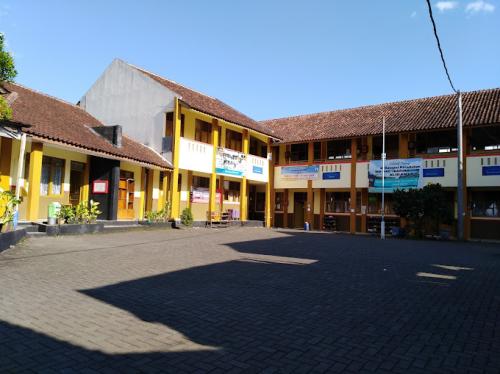 Ibadurrohman Junior High School, Private School | We provide Indonesia infrastructure map on various property sectors and data. Access property listings, infrastructure developments, news, and valuable transaction data for informed decisions.