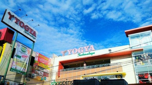 Yogya Tasikmalaya, Strata Retail, Akur Pratama | We provide Indonesia infrastructure map on various property sectors and data. Access property listings, infrastructure developments, news, and valuable transaction data for informed decisions.