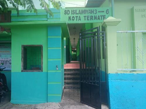 Islamiyah 6 Elementary School, Private School | We provide Indonesia infrastructure map on various property sectors and data. Access property listings, infrastructure developments, news, and valuable transaction data for informed decisions.