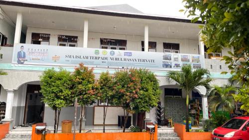 Nurul Hasan Integrated Islamic Senior High School, Private School | We provide Indonesia infrastructure map on various property sectors and data. Access property listings, infrastructure developments, news, and valuable transaction data for informed decisions.