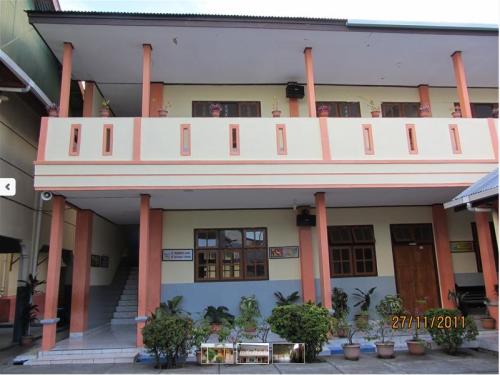 Santa Theresia Elementary School, Private School | We provide Indonesia infrastructure map on various property sectors and data. Access property listings, infrastructure developments, news, and valuable transaction data for informed decisions.