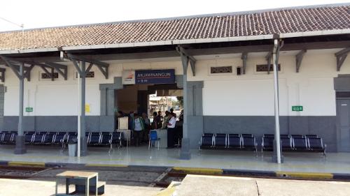 Arjawinangun Station, Intercity Station | We provide Indonesia infrastructure map on various property sectors and data. Access property listings, infrastructure developments, news, and valuable transaction data for informed decisions.