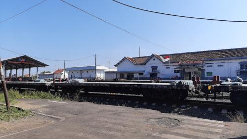 Arjawinangun Station, Intercity Station | We provide Indonesia infrastructure map on various property sectors and data. Access property listings, infrastructure developments, news, and valuable transaction data for informed decisions.