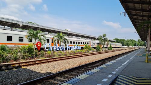 Cirebon Prujakan Station, Intercity Station | We provide Indonesia infrastructure map on various property sectors and data. Access property listings, infrastructure developments, news, and valuable transaction data for informed decisions.