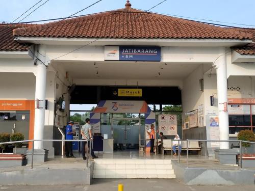 Jatibarang Station, Intercity Station | We provide Indonesia infrastructure map on various property sectors and data. Access property listings, infrastructure developments, news, and valuable transaction data for informed decisions.