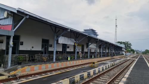 Tasikmalaya Station, Intercity Station | We provide Indonesia infrastructure map on various property sectors and data. Access property listings, infrastructure developments, news, and valuable transaction data for informed decisions.
