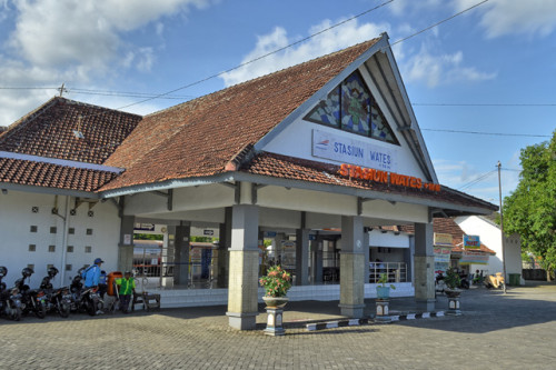 Wates Station, Airport Train Station | We provide Indonesia infrastructure map on various property sectors and data. Access property listings, infrastructure developments, news, and valuable transaction data for informed decisions.