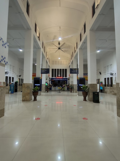 Yogyakarta Station, Airport Train Station | We provide Indonesia infrastructure map on various property sectors and data. Access property listings, infrastructure developments, news, and valuable transaction data for informed decisions.