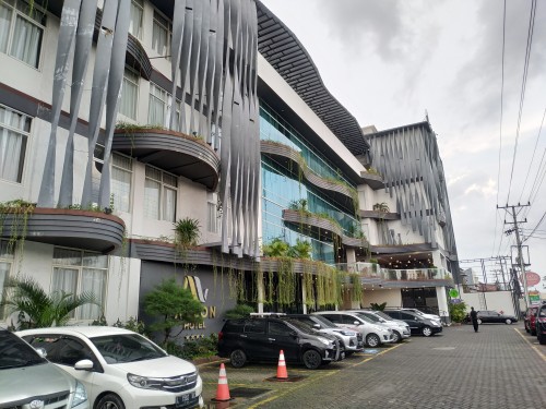 Completed hotel, Daphna International | We provide Indonesia infrastructure map on various property sectors and data. Access property listings, infrastructure developments, news, and valuable transaction data for informed decisions.