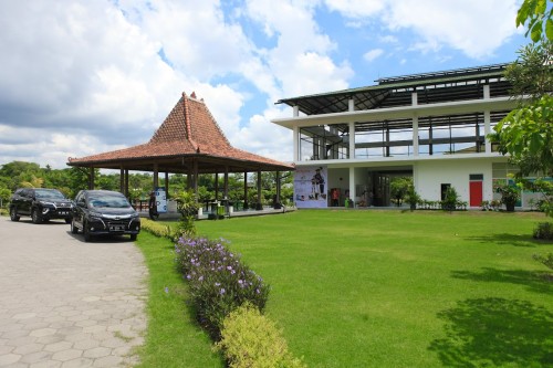 Yogyakarta Independent School, International School | We provide Indonesia infrastructure map on various property sectors and data. Access property listings, infrastructure developments, news, and valuable transaction data for informed decisions.