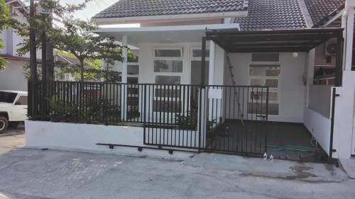 Griya Kembang Putih, residential commercial for lease sale, dijual disewakan, PT Rumah Cerdas | We provide Indonesia infrastructure map on various property sectors and data. Access property listings, infrastructure developments, news, and valuable transaction data for informed decisions.