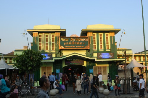 Pasar Beringharjo, Strata Retail | We provide Indonesia infrastructure map on various property sectors and data. Access property listings, infrastructure developments, news, and valuable transaction data for informed decisions.