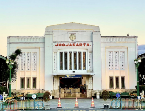 Tugu Yogyakarta Station, Commuter Station | We provide Indonesia infrastructure map on various property sectors and data. Access property listings, infrastructure developments, news, and valuable transaction data for informed decisions.