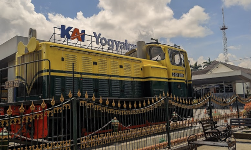 Tugu Yogyakarta Station, Commuter Station | We provide Indonesia infrastructure map on various property sectors and data. Access property listings, infrastructure developments, news, and valuable transaction data for informed decisions.