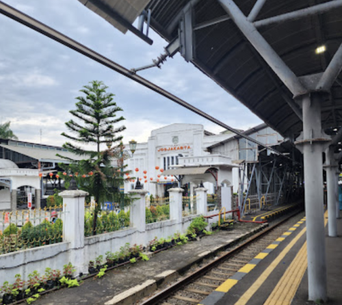 Tugu Yogyakarta Station, Commuter Station | We provide Indonesia infrastructure map on various property sectors and data. Access property listings, infrastructure developments, news, and valuable transaction data for informed decisions.