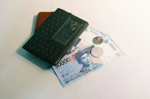 Rupiah Melemah, Apakah Menjadi Pertanda untuk Menunda Investasi Properti? | KF Map – Digital Map for Property and Infrastructure in Indonesia